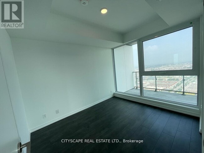 Photo du bâtiment - 1000-1000 Portage Pkwy