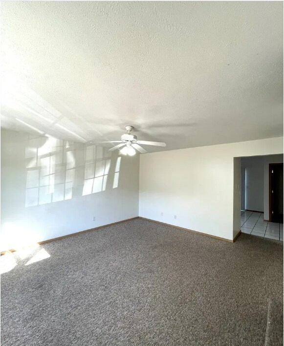 Living room - 122 Crossing Dr