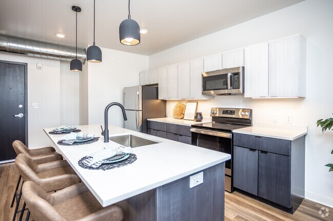 1HAB, 1BA - Standard/780 ft² - Broad + Main on 6th & 7th