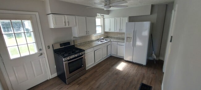 Building Photo - 2374 E 37th St
