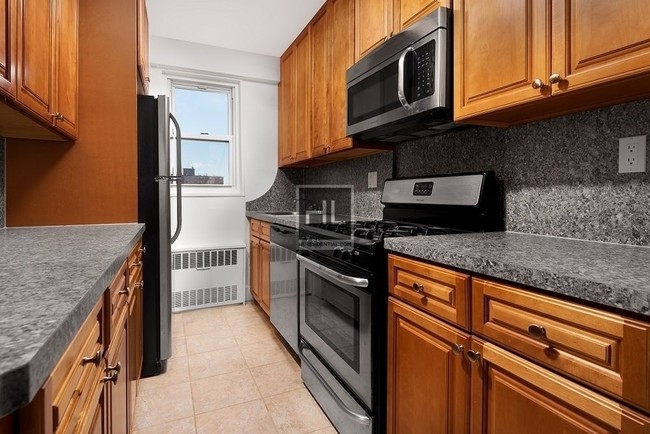 Foto del edificio - LUXURY 1 BEDROOM OCEAN PARKWAY/ CONEY ISLAND