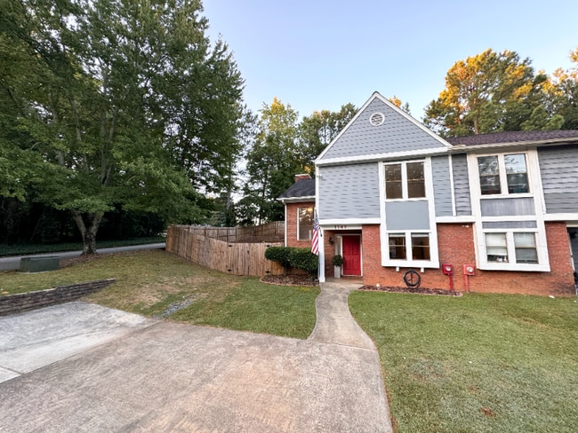 Building Photo - 1141 Berkley Dr SE