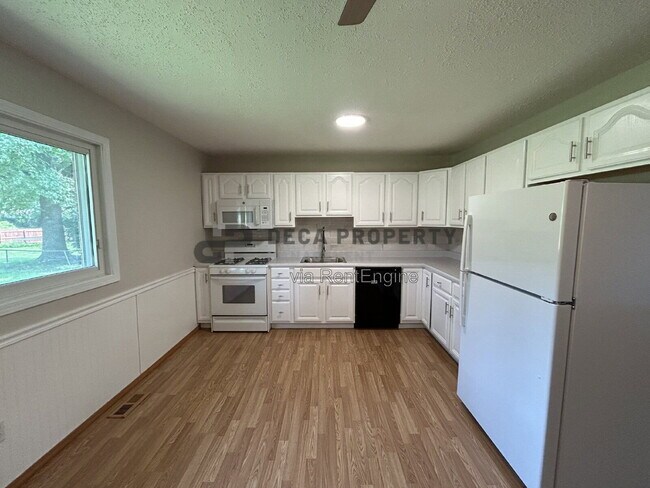 Building Photo - 2341 Battlefield Dr