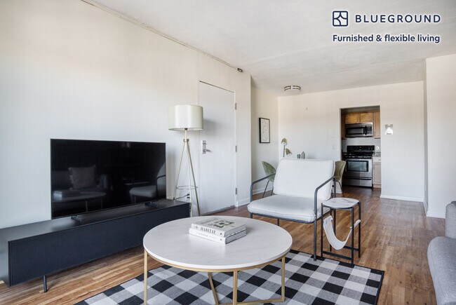 Building Photo - 30 Iroquois St