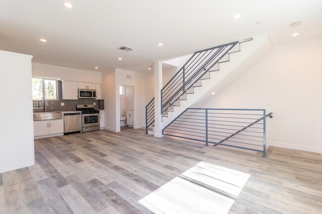 Building Photo - 5142 Riverton Ave