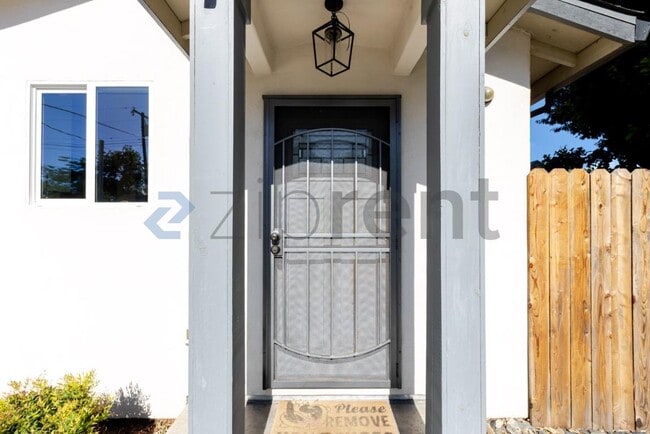 Building Photo - Unit