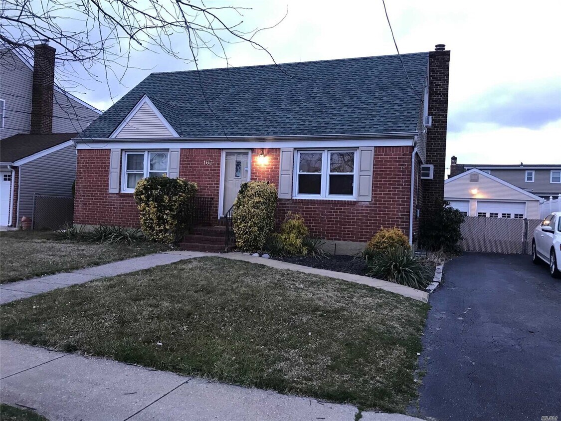 163 Euclid Ave, Massapequa, NY 11758 House for Rent in Massapequa, NY