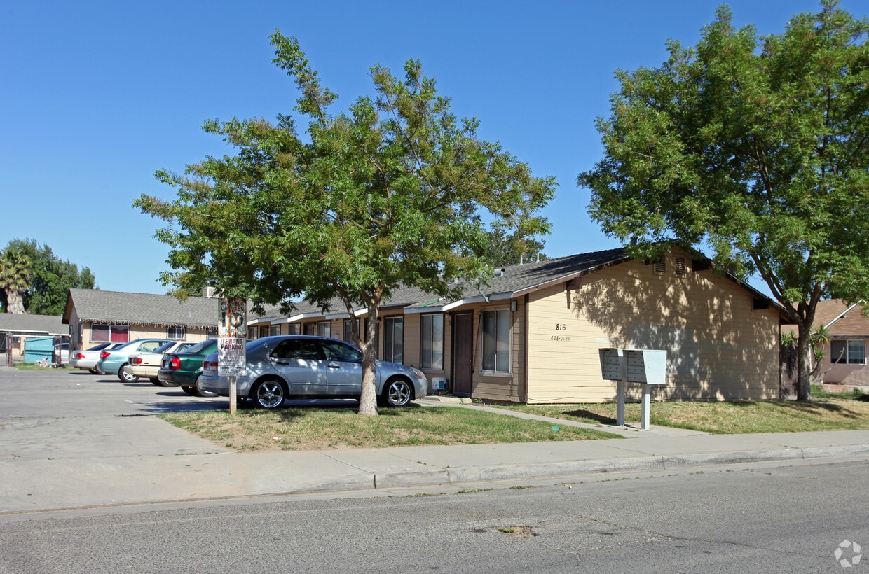 804 8th St, Livingston, CA 95334 Apartments in Livingston, CA