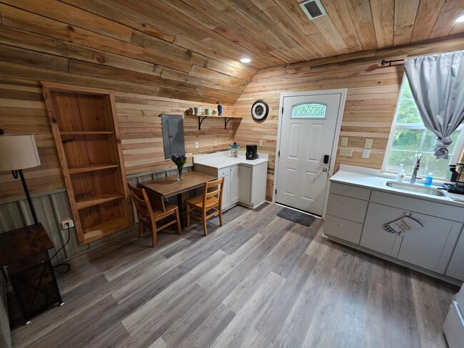 Foto del edificio - 820 Clearview Rd