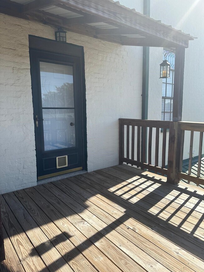 Building Photo - 519 Spring St