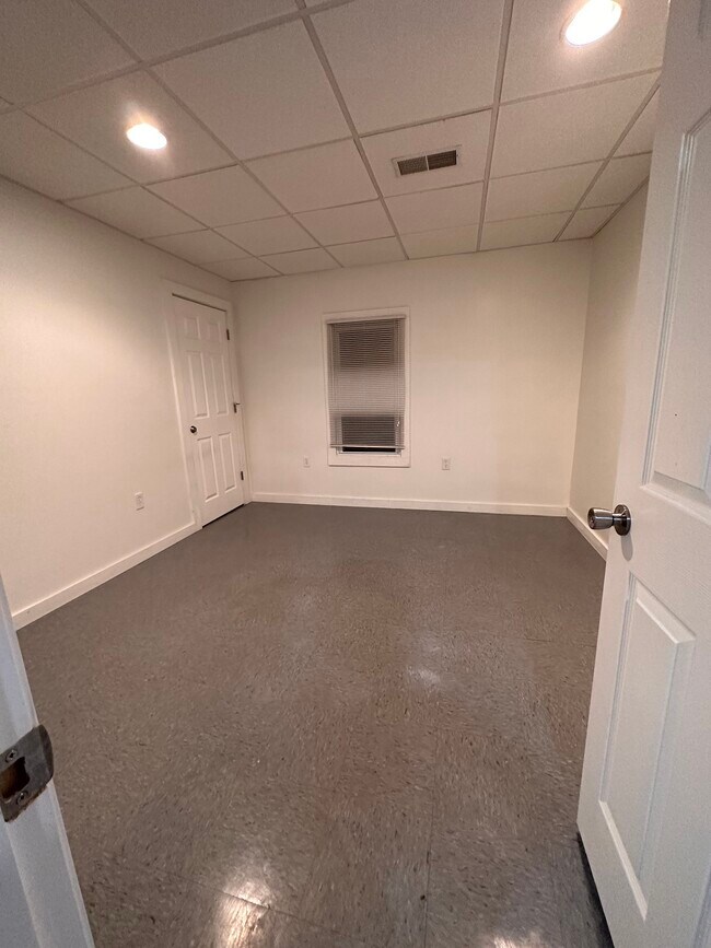 221 High Street, Apt 4 - Bed - 221 High St