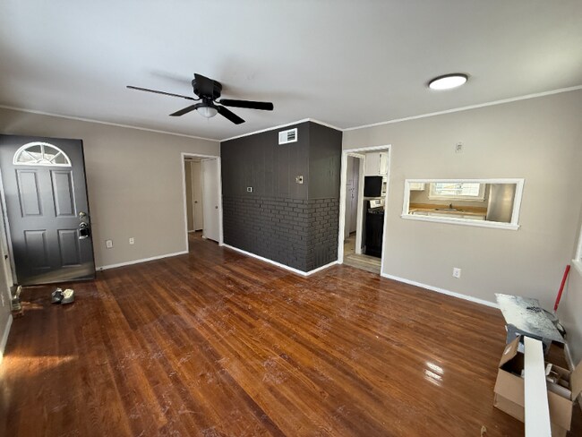 Foto del edificio - 5326 Rawlings Dr