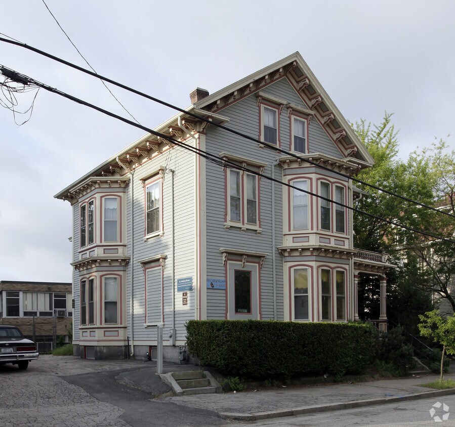 Primary Photo - 252 Rhodes St