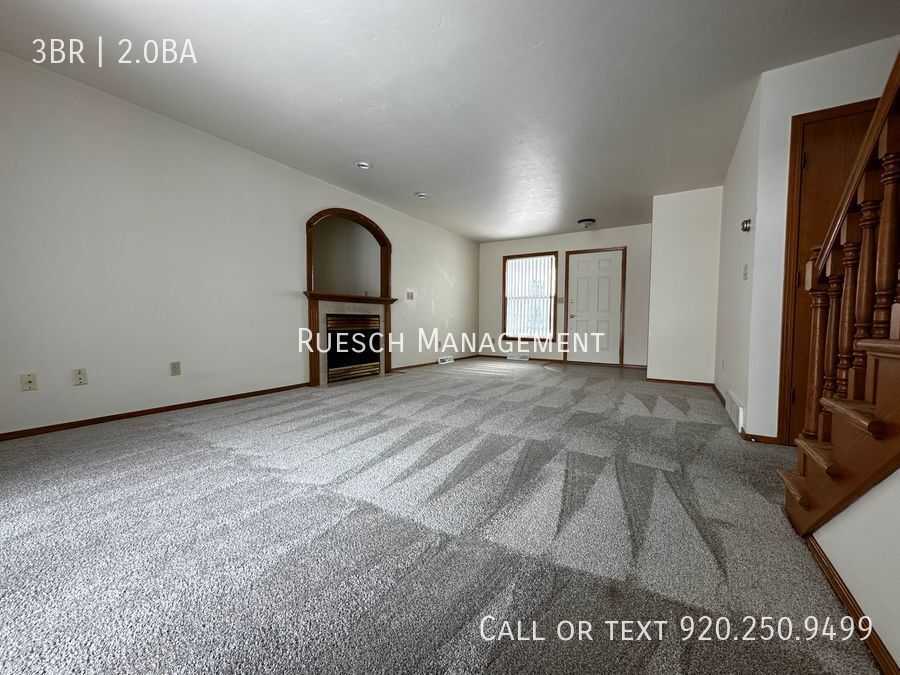 Primary Photo - Beautiful 3 Bedroom 2 Bath Side-By-Side Du...