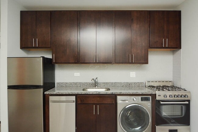 Building Photo - 445 W Belden Ave