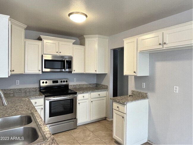 Foto del edificio - 3140 W Robin Ln