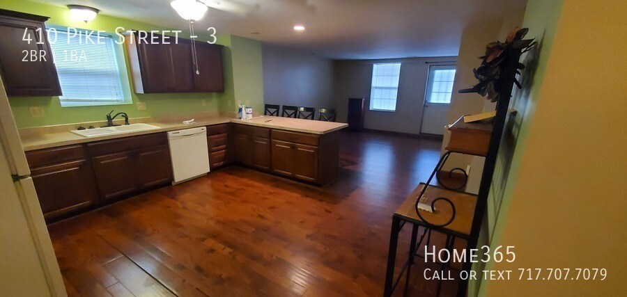 Primary Photo - Charming 2 Bedroom