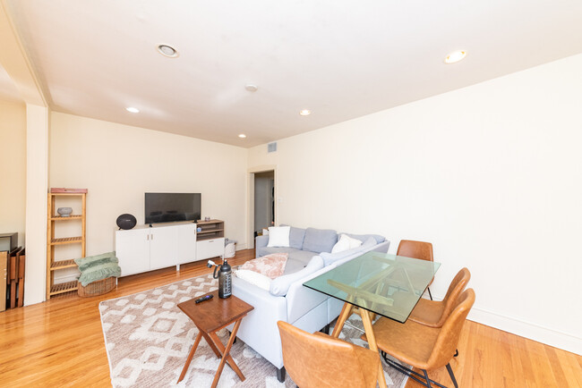 Foto del edificio - 3411 N Elaine Pl