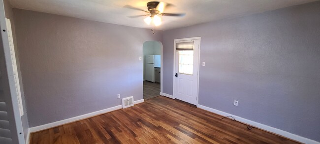 Living Room 2 - 1037 E Prospect St