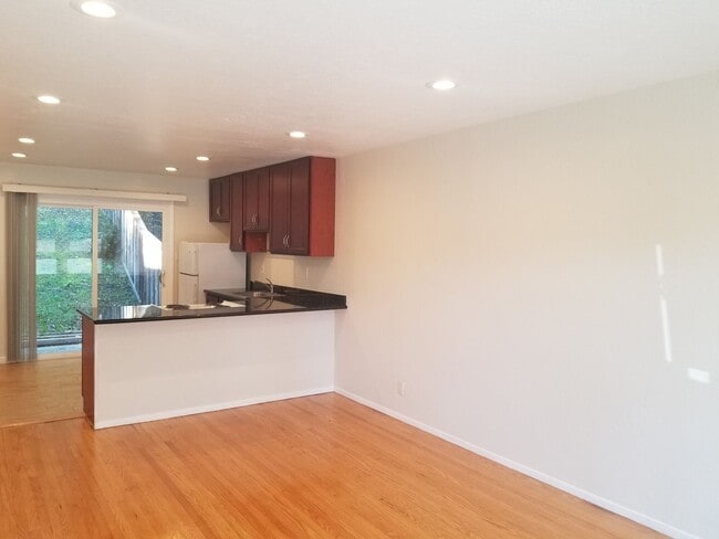 Building Photo - 2076 Donald Dr