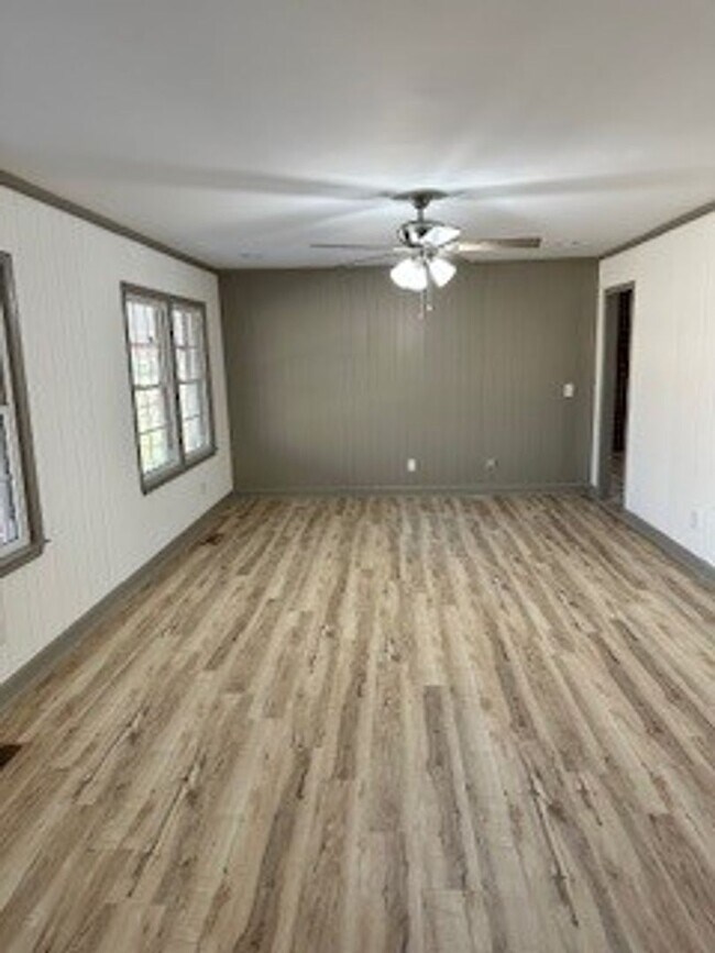 Building Photo - 420 Fields Dr