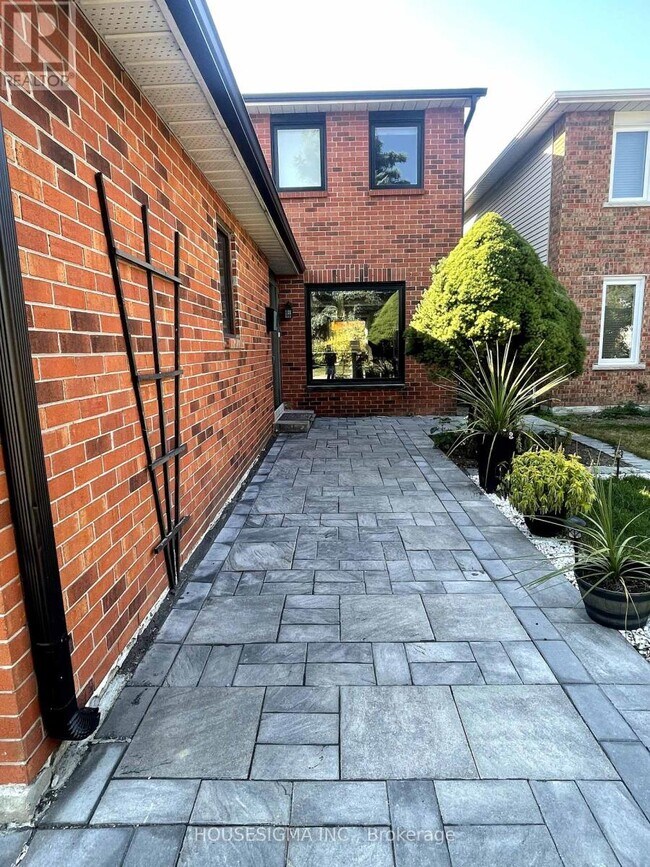 Building Photo - 92 Floribunda Crescent