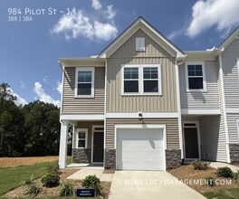 Building Photo - 984 Pilot St