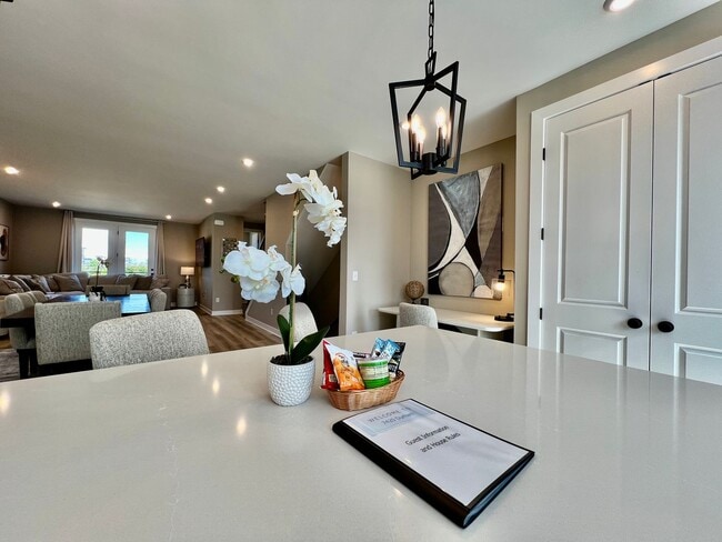 Building Photo - 4 Bedroom, Luxury living in premium locati...