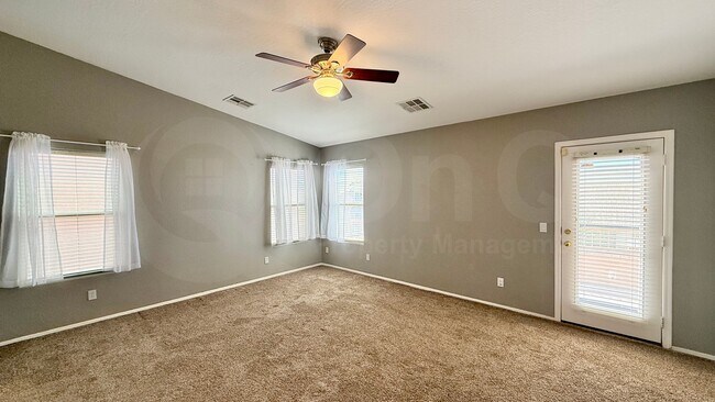 Foto del edificio - 17227 W Hilton Ave
