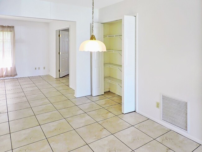 Foto del edificio - East Gate Annual Home for Rent