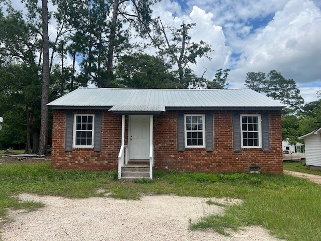 Primary Photo - 2 Bedroom, 1 Bathroom Home