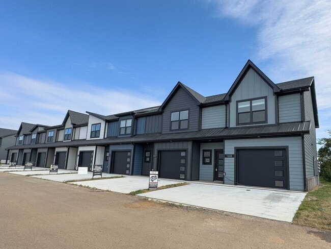 Building Photo - 1607 Jonathan Wade Cir