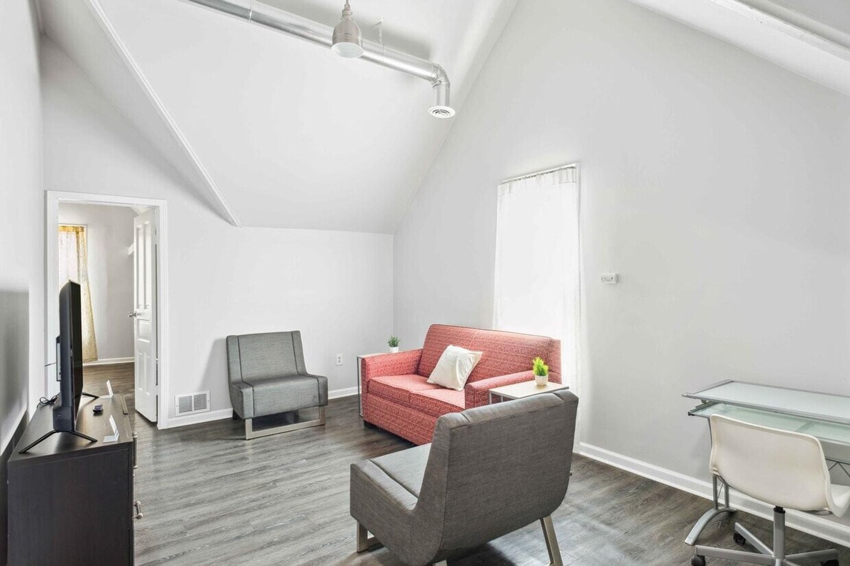 Foto principal - 1125 Lansing St