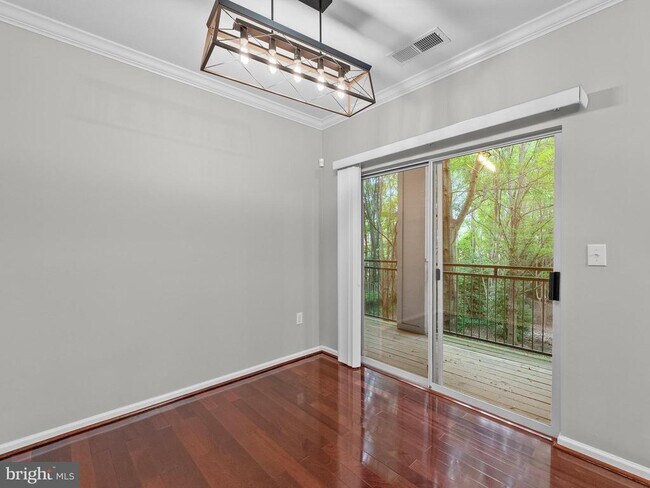 Foto del edificio - 12120 Garden Ridge Ln