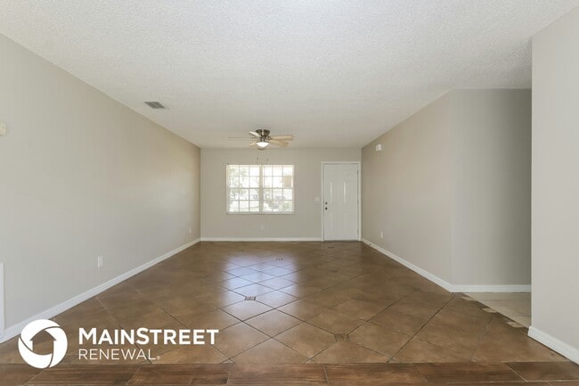 Building Photo - 2250 SE Baron St