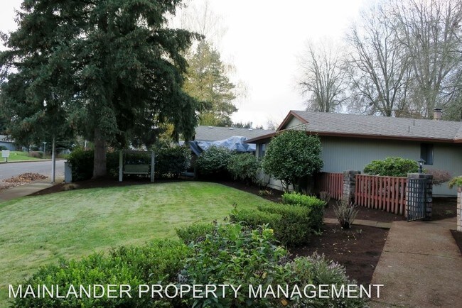 Building Photo - 2787 SE Rood Bridge Dr