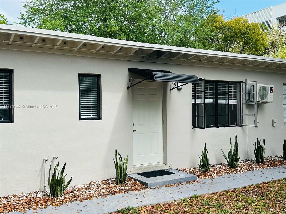 Foto principal - 417 SE 14th Ct