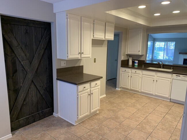 Building Photo - 2563 Pirate Cove