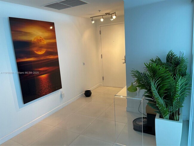 Foto del edificio - 335 S Biscayne Blvd