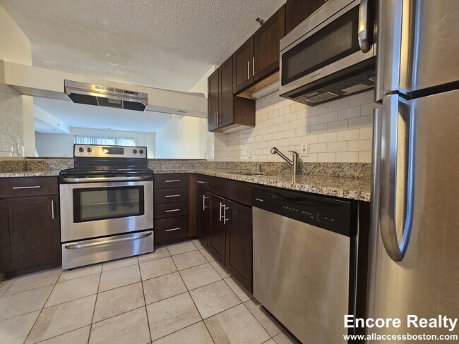 Foto del edificio - 150 North Beacon St