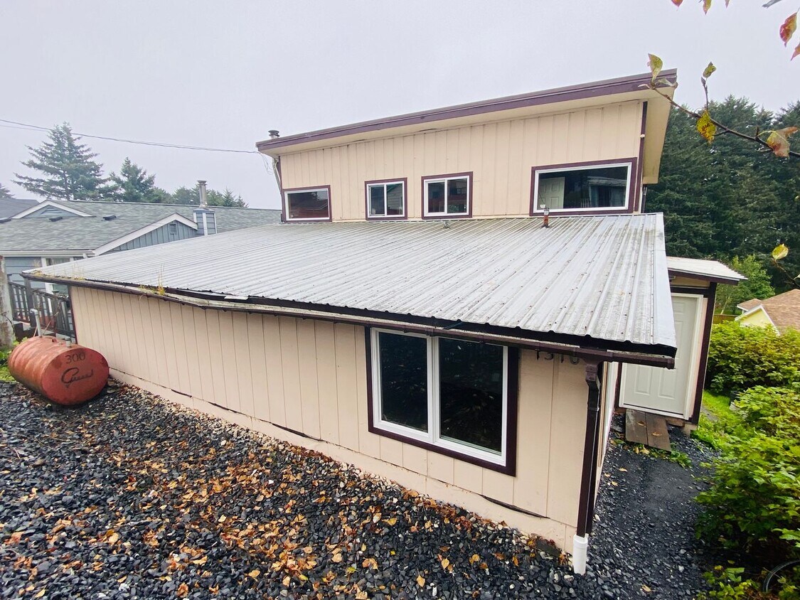 1310 Mission Rd, Kodiak, AK 99615 House Rental in Kodiak, AK