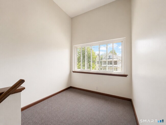 Foto del edificio - 23 Oakwood Ave