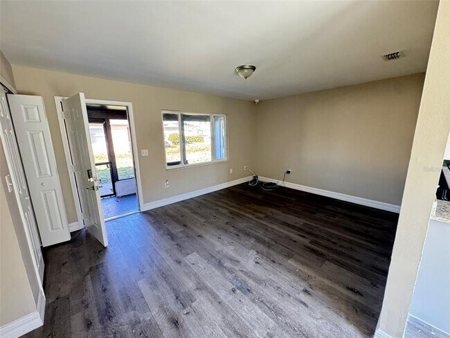 Foto del edificio - 504 Blackbird Ln