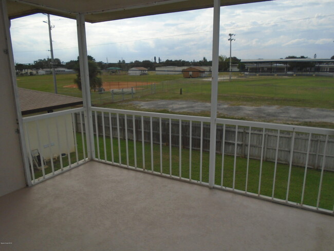 Foto del edificio - 402 School Rd
