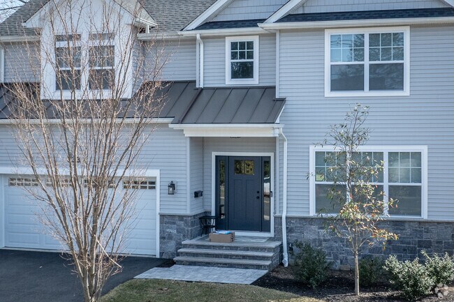 Entrance - 333 Washington Ave