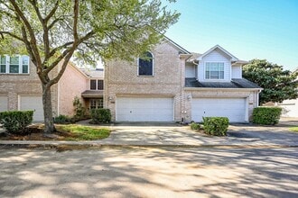 Building Photo - 1014 Enclave Square S