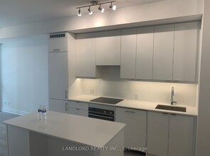 Building Photo - 36 Elm Dr W