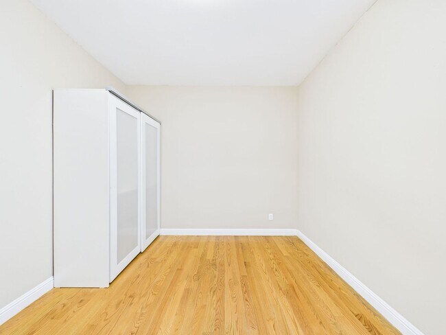 Foto del edificio - Spacious 3 bed/2 bath in prime Ingleside location near Ocean Ave.