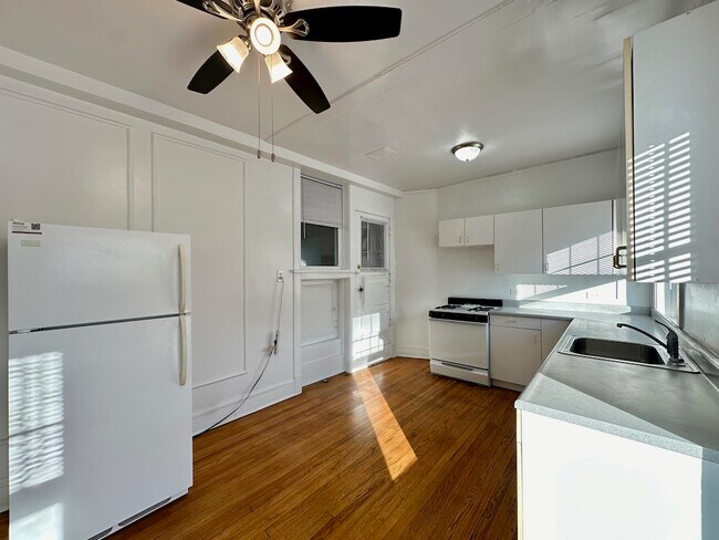 Foto del edificio - 2306 W Wilson Ave