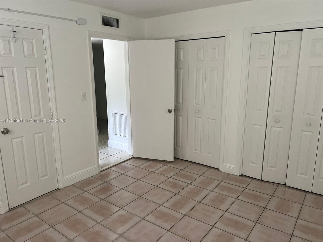 Building Photo - 9203 NW 38th Dr
